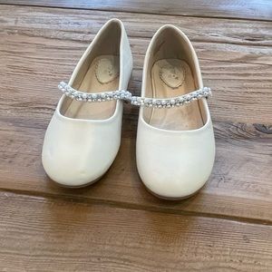 Girls dress flats in size 3